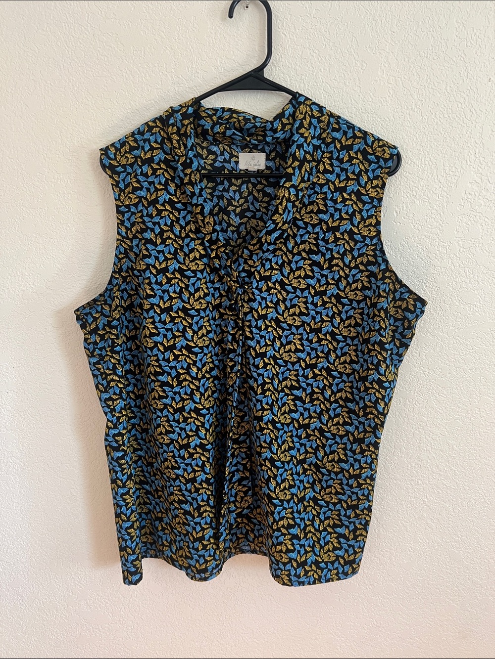 Tres Jolie Sleeveless Blouse